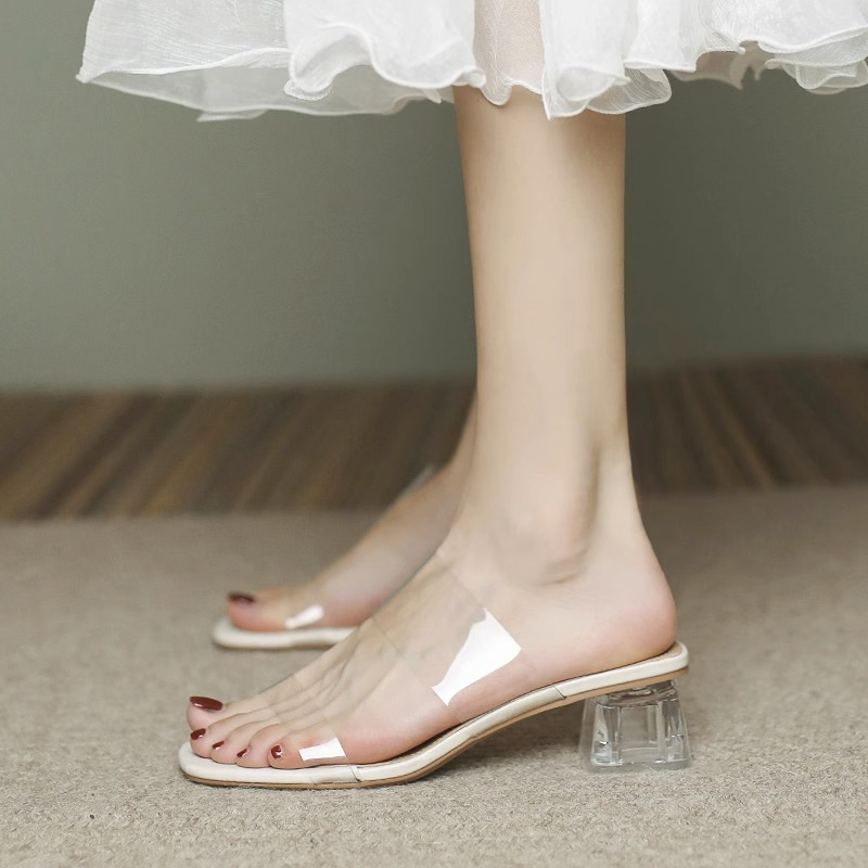 Ženske sandale – PVC gornji dio, okrugli vrh, debeli pet 3–6 cm, gumeni potplat, PU podstava (Proljeće 2025)