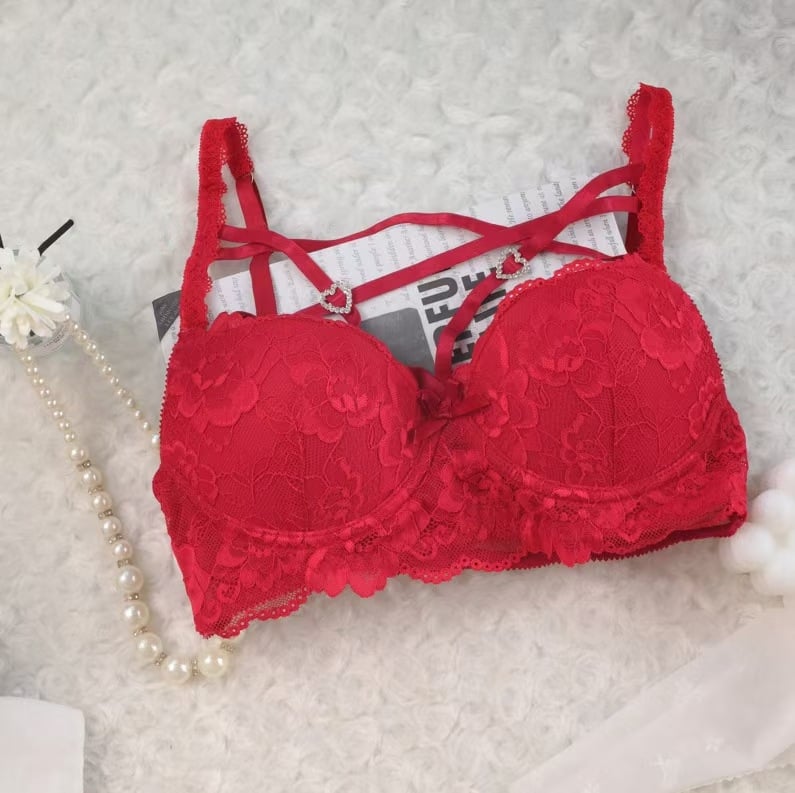 Δαντελένιο σετ σουτιέν με push-up, cups 3/4, άνω στήριξη, ρυθμιζόμενες τιράντες