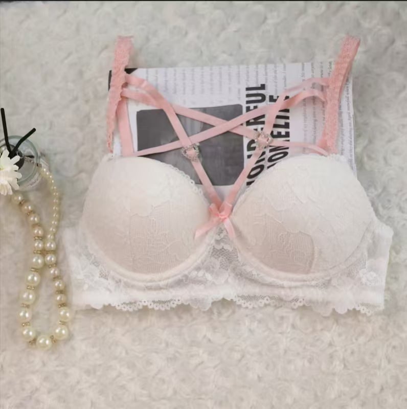 Δαντελένιο σετ σουτιέν με push-up, cups 3/4, άνω στήριξη, ρυθμιζόμενες τιράντες