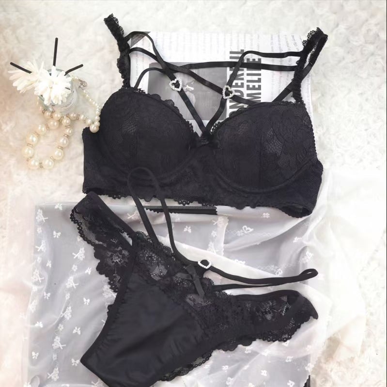 Δαντελένιο σετ σουτιέν με push-up, cups 3/4, άνω στήριξη, ρυθμιζόμενες τιράντες