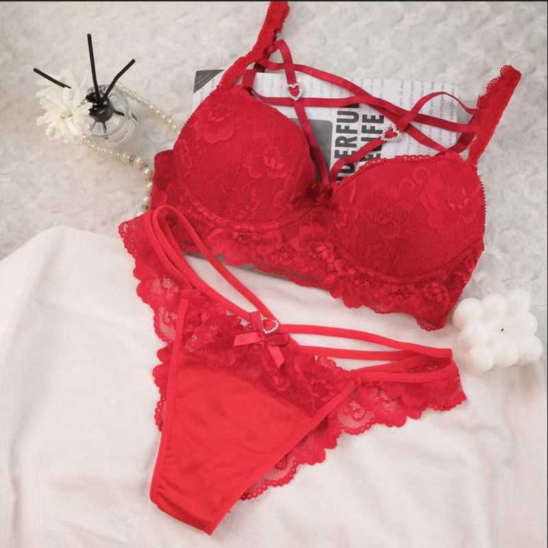 Δαντελένιο σετ σουτιέν με push-up, cups 3/4, άνω στήριξη, ρυθμιζόμενες τιράντες