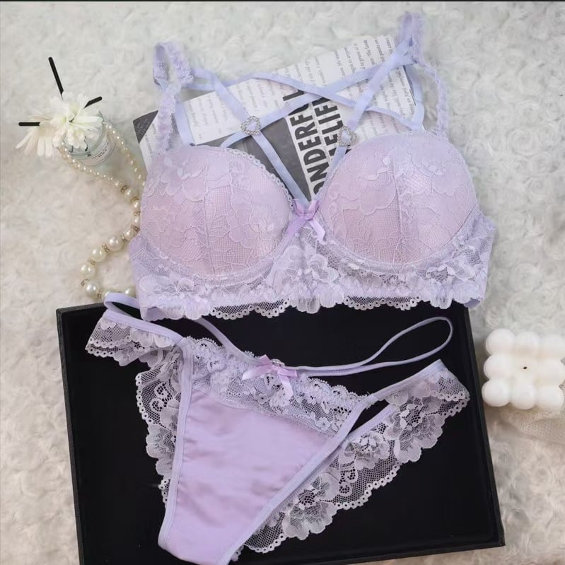 Δαντελένιο σετ σουτιέν με push-up, cups 3/4, άνω στήριξη, ρυθμιζόμενες τιράντες