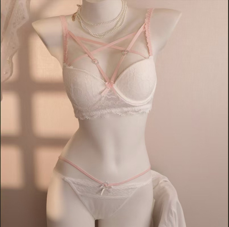 Δαντελένιο σετ σουτιέν με push-up, cups 3/4, άνω στήριξη, ρυθμιζόμενες τιράντες