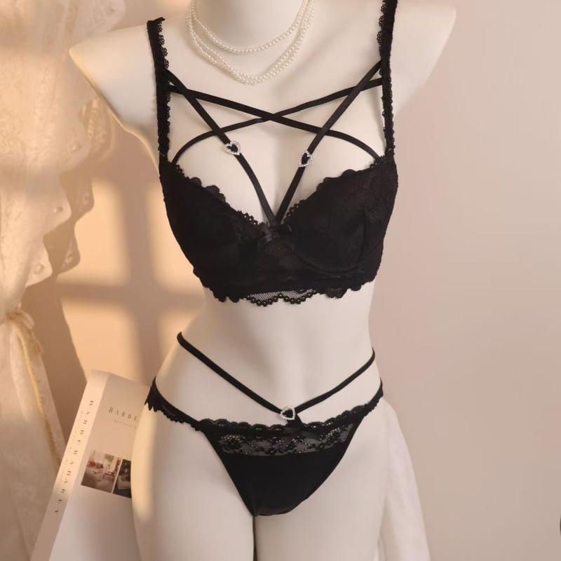 Δαντελένιο σετ σουτιέν με push-up, cups 3/4, άνω στήριξη, ρυθμιζόμενες τιράντες