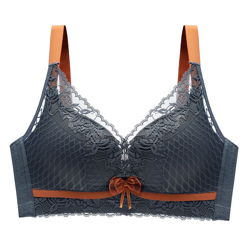 Sutien din dantelă fără armături, cupă 3/4, cupe turnate cu partea superioară subțire și partea inferioară groasă, bretele fixe duble, închidere pe spate cu patru rânduri