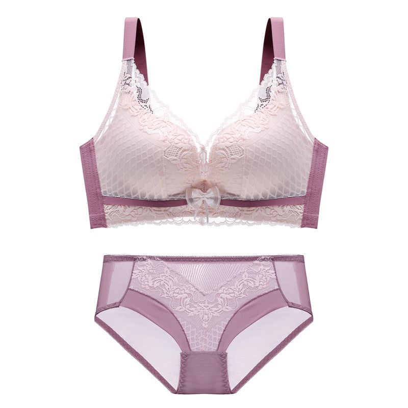 Sutien din dantelă fără armături, cupă 3/4, cupe turnate cu partea superioară subțire și partea inferioară groasă, bretele fixe duble, închidere pe spate cu patru rânduri