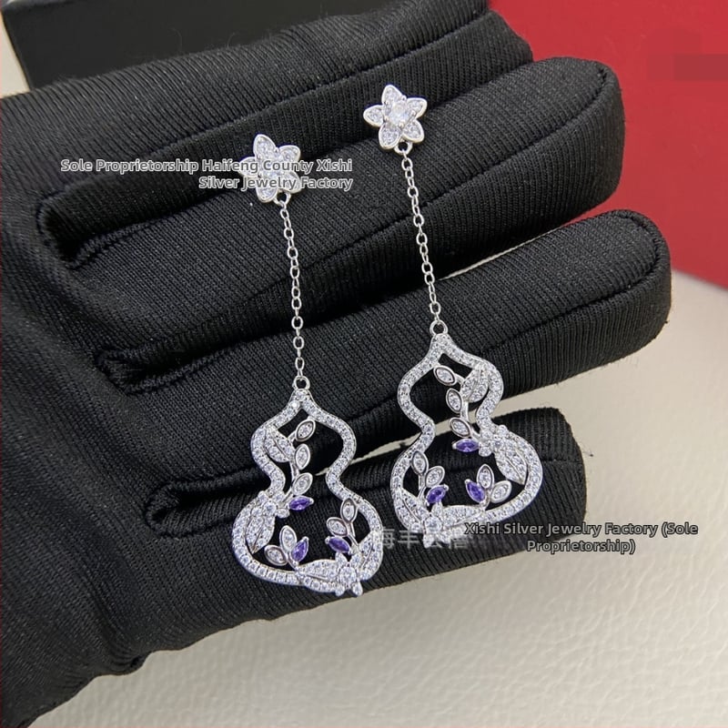 Обеци Jubilee Jewelry — златно покрити, капковидна геометрия, пролет 2025