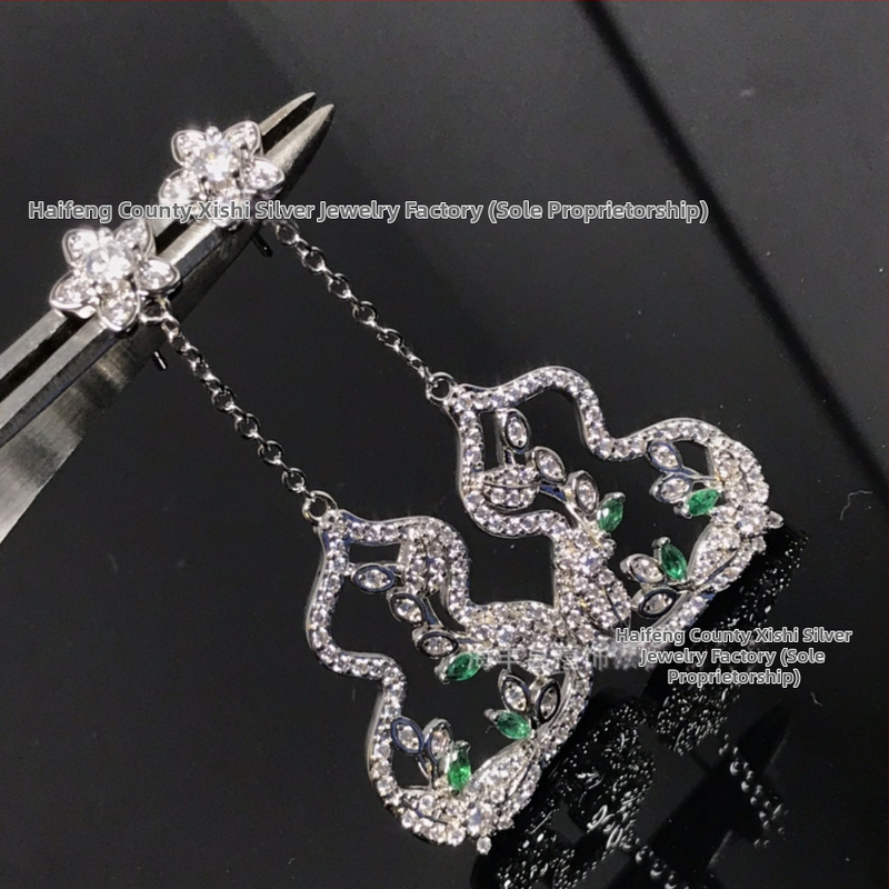 Обеци Jubilee Jewelry — златно покрити, капковидна геометрия, пролет 2025