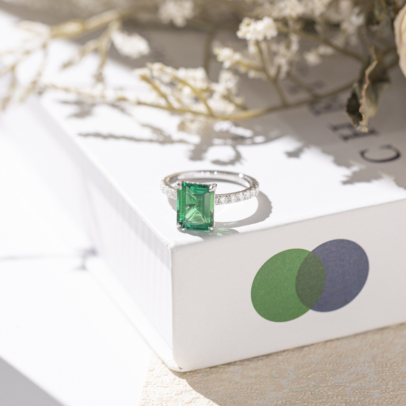 Prsten za zaruke od S925 sterling srebra s 4 ct uzgojenim smaragdom i dijamantom kvadratnog reza – geometrijski minimalistički dizajn