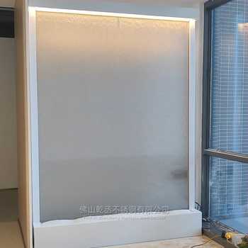 Вътрешна водна завеса на стена: мрежа от неръждаема стомана, стъклена водна завеса и водопаден фонтан