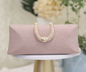 Večernja torbica – mala kvadratna clutch torbica, PVC materijal, zatvaranje poklopcem, džep za mobitel 1863