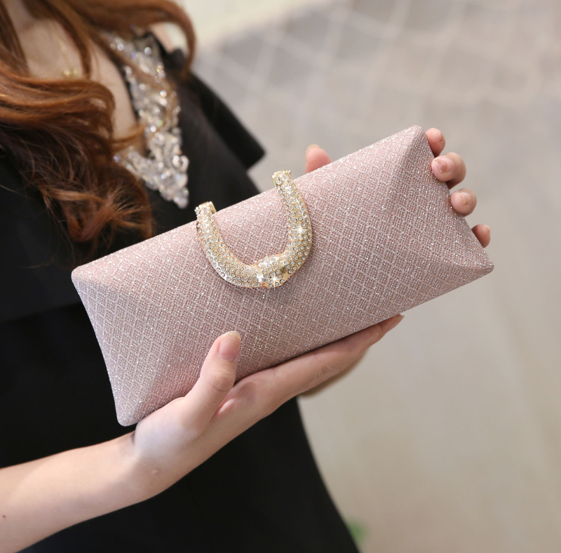 Večernja torbica – mala kvadratna clutch torbica, PVC materijal, zatvaranje poklopcem, džep za mobitel 1863