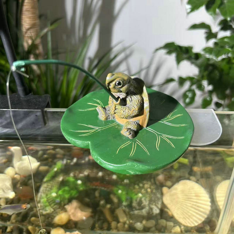 Ukras za akvarij: želva na listu lotosa, crtani stil, sintetička smola, brand Pengba