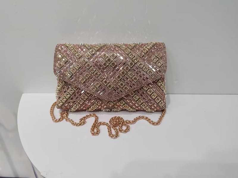 Večernja clutch torba, PU materijal, kvadratni dizajn, horizontalni oblik, zaključavanje, džep za mobitel