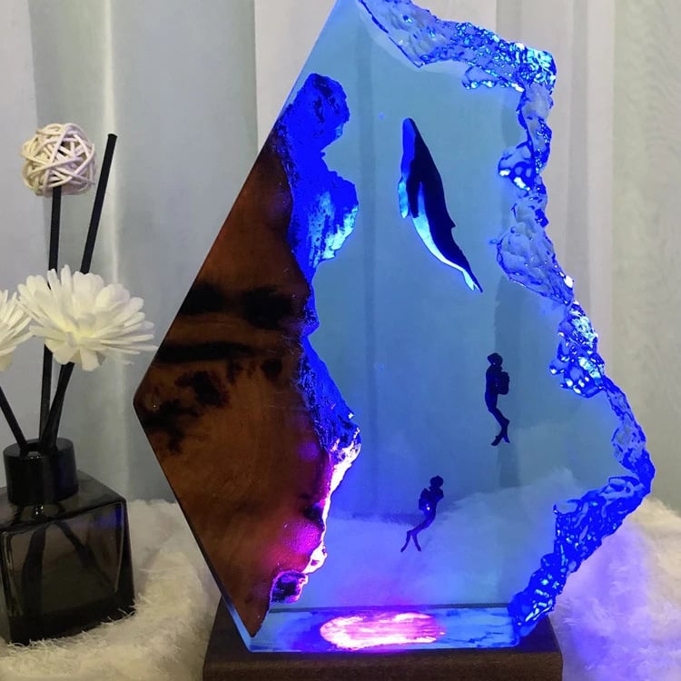 Lumină de noapte Diver Whale Art – Temă de scufundare liberă, din rășină, realizată manual, decor pentru casă