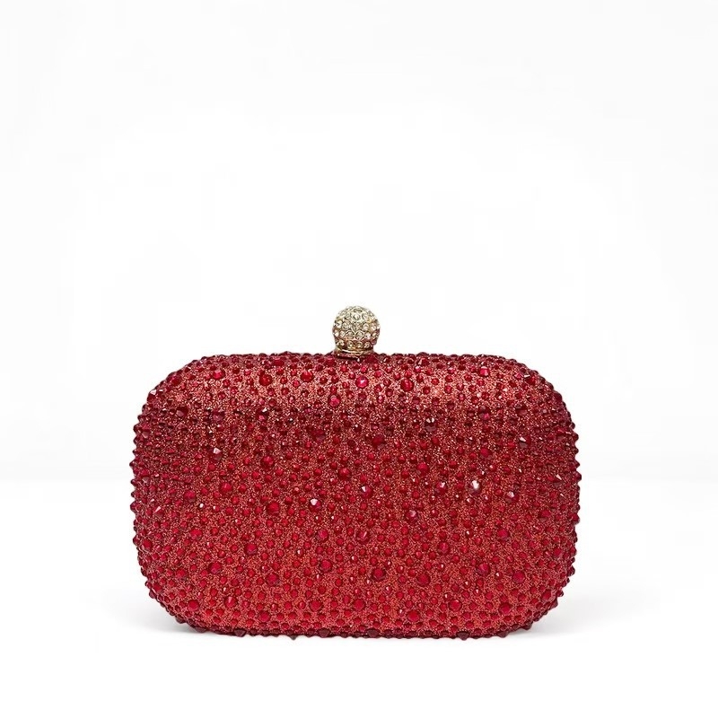 Doboz-stílusú estélyi clutch üveg strassz díszítéssel, vízszintes négyszögletes forma, záródás, merev váz, poliészter bélés