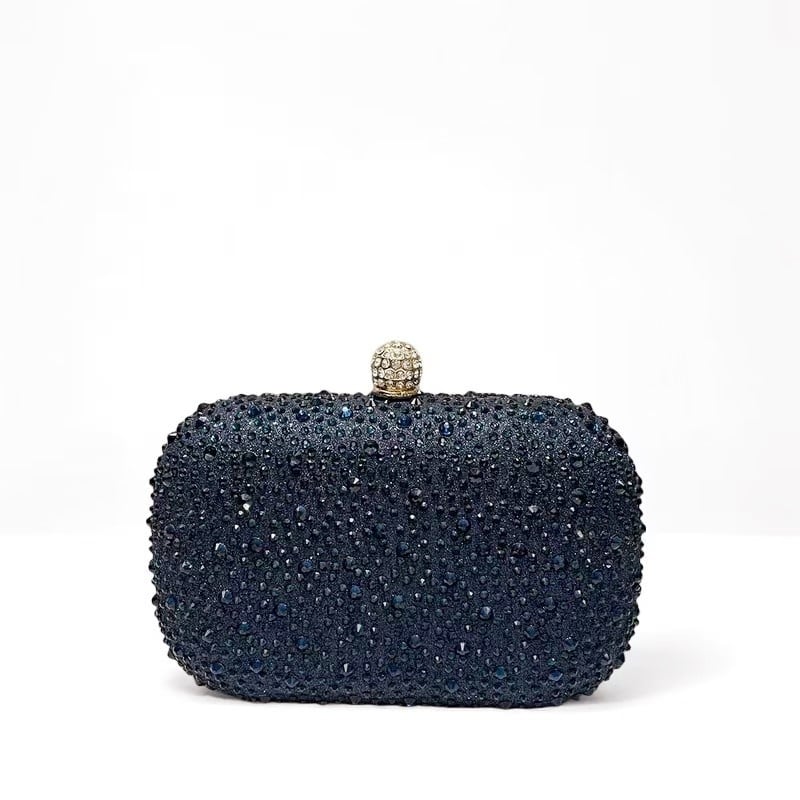 Doboz-stílusú estélyi clutch üveg strassz díszítéssel, vízszintes négyszögletes forma, záródás, merev váz, poliészter bélés