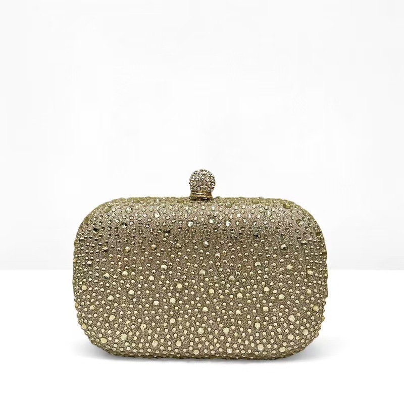 Doboz-stílusú estélyi clutch üveg strassz díszítéssel, vízszintes négyszögletes forma, záródás, merev váz, poliészter bélés