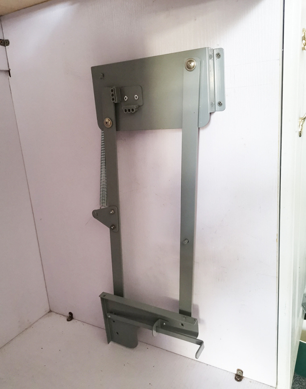 Кухненски шкафов повдигащ механизъм за издърпваща се кошница и рафт за сокоизстисквачка и миксер – Yue Dun, боядисана въглеродна стомана, Нов китайски стил