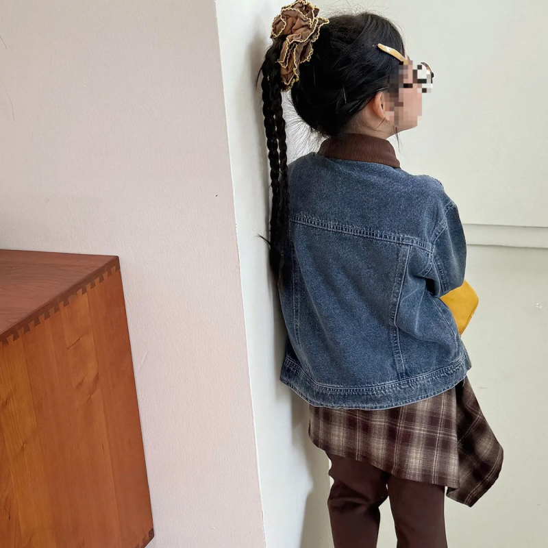 Τζιν μπουφάν για κορίτσια με ρετρό γιακά — Φθινόπωρο 2025, χαλαρό στυλ, 80% βαμβάκι, για ηλικίες 3–8 ετών
