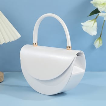 Ívelt alakú kézitáska, poliészter, fedett nyitás, belső telefonzseb, 2025 nyár