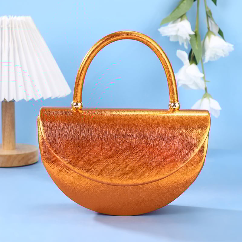 Ívelt alakú kézitáska, poliészter, fedett nyitás, belső telefonzseb, 2025 nyár