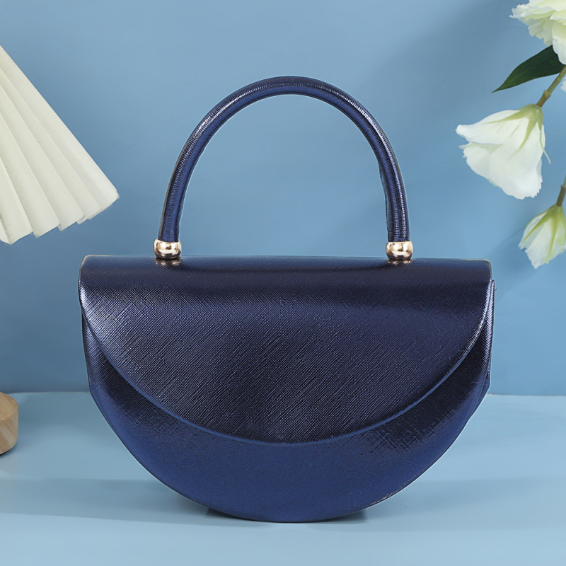 Ívelt alakú kézitáska, poliészter, fedett nyitás, belső telefonzseb, 2025 nyár