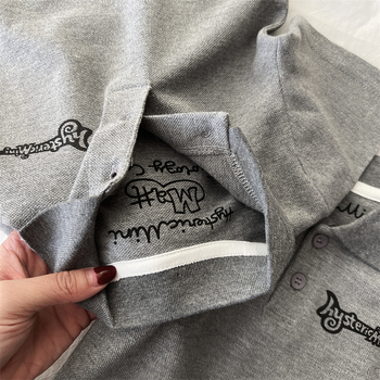 Gyerekeknek készül polo felső | japán stílus | mintázat rajzfilmekkel és betűkkel | kötött anyag | 3–8 éveseknek