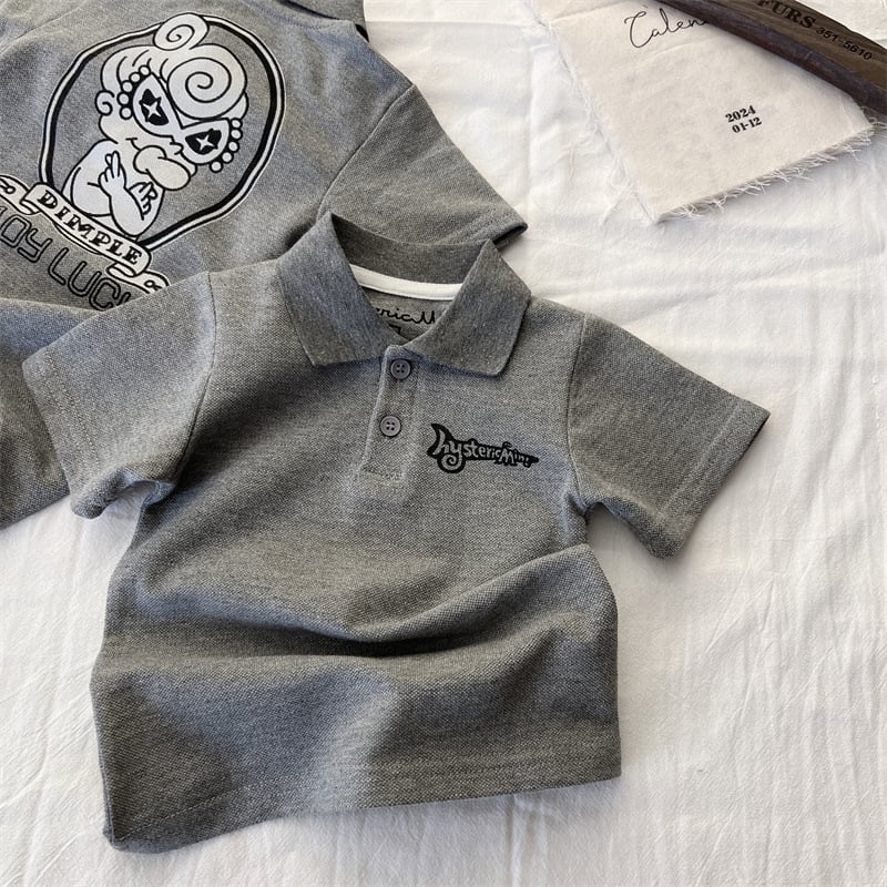 Gyerekeknek készül polo felső | japán stílus | mintázat rajzfilmekkel és betűkkel | kötött anyag | 3–8 éveseknek