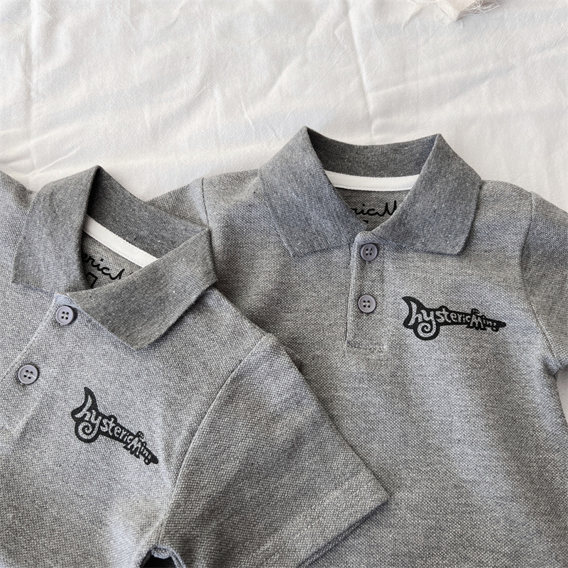 Gyerekeknek készül polo felső | japán stílus | mintázat rajzfilmekkel és betűkkel | kötött anyag | 3–8 éveseknek