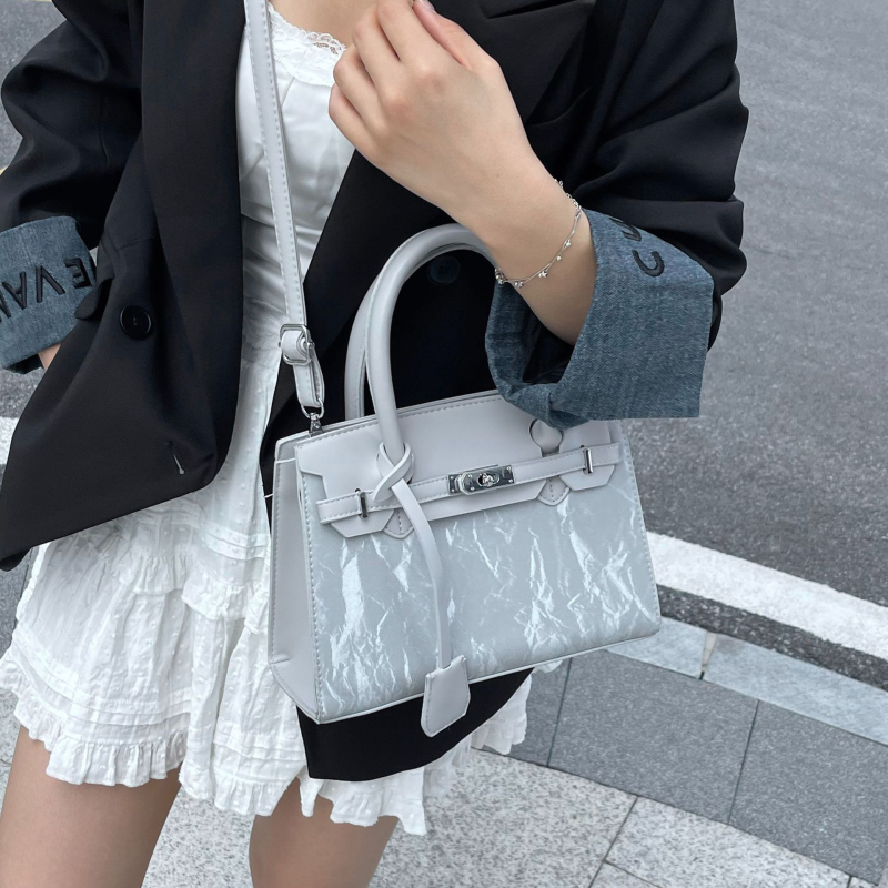 Γυναικεία PU σατσελ τσάντα, αστικός μινιμαλιστικός σχεδιασμός, οριζόντιο τετράγωνο σχήμα, φερμουάρ, κυκλοφορεί φθινόπωρο 2025
