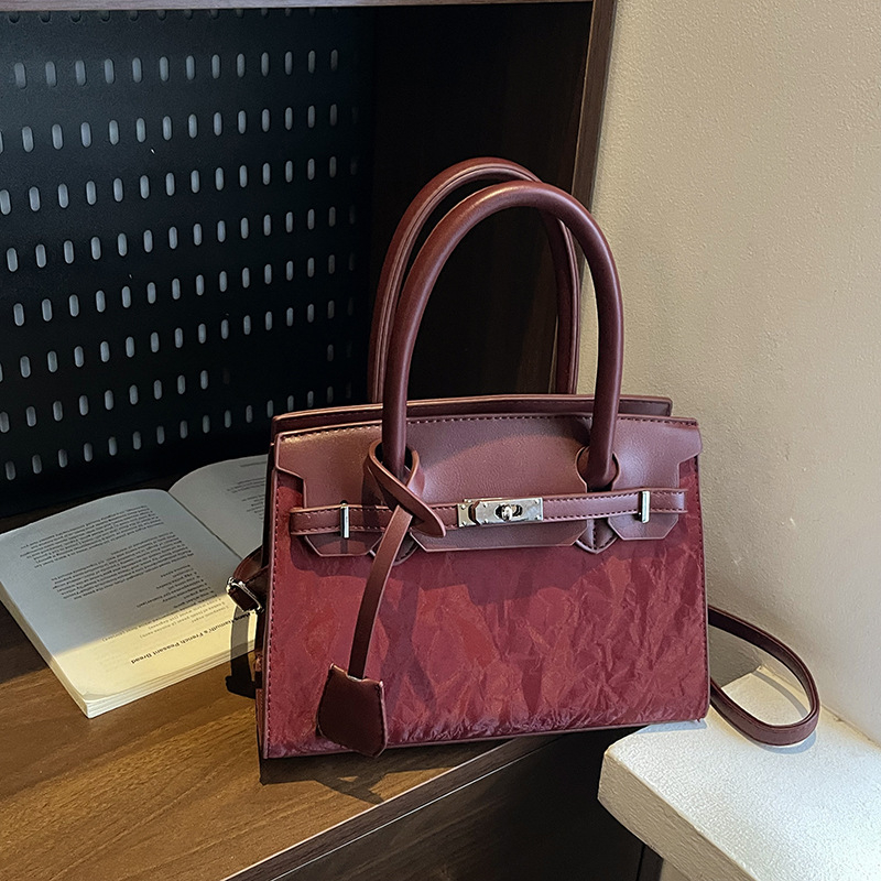 Γυναικεία PU σατσελ τσάντα, αστικός μινιμαλιστικός σχεδιασμός, οριζόντιο τετράγωνο σχήμα, φερμουάρ, κυκλοφορεί φθινόπωρο 2025