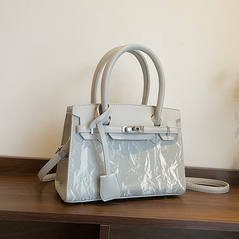 Γυναικεία PU σατσελ τσάντα, αστικός μινιμαλιστικός σχεδιασμός, οριζόντιο τετράγωνο σχήμα, φερμουάρ, κυκλοφορεί φθινόπωρο 2025