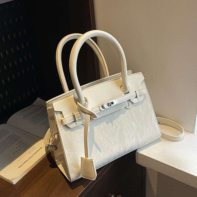 Γυναικεία PU σατσελ τσάντα, αστικός μινιμαλιστικός σχεδιασμός, οριζόντιο τετράγωνο σχήμα, φερμουάρ, κυκλοφορεί φθινόπωρο 2025