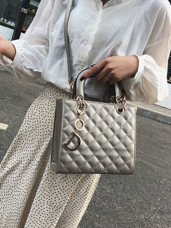 Mini crossbody torba sa zatvaračem na zip, PU materijal, vertikalni kvadratni oblik, poliester podstava, jedna naramenica