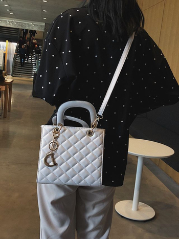 Mini crossbody torba sa zatvaračem na zip, PU materijal, vertikalni kvadratni oblik, poliester podstava, jedna naramenica