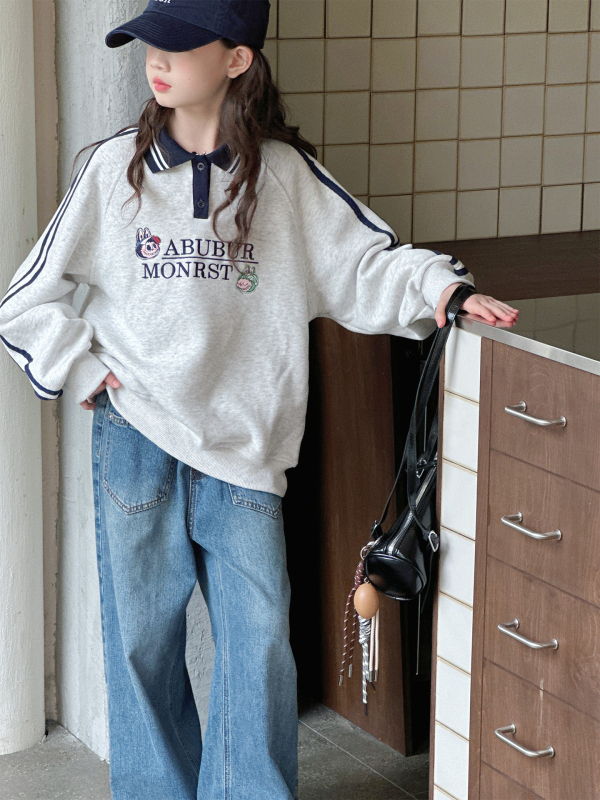 Lányoknak készült hímzett hosszú ujjú poloing, kötött anyag, rajzfilmszerű mintával, koreai stílus