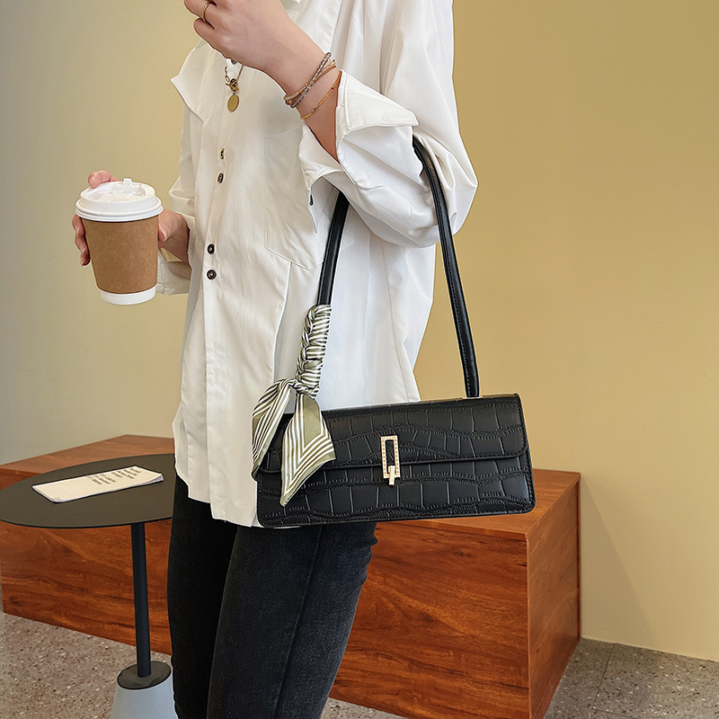 Niche Design PU torba preko ramena – horizontalni kvadratni oblik, zatvoren otvor, laminirani unutarnji džep sa zipom, poliester podstava, svakodnevna uporaba