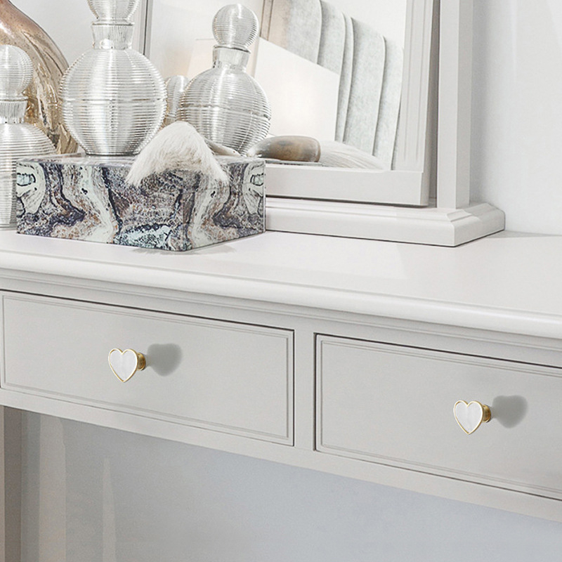 Ručka za ladicu, cinkova legura, sfernog oblika, postavljanje na površinu, moderni minimalistički stil, model 1115