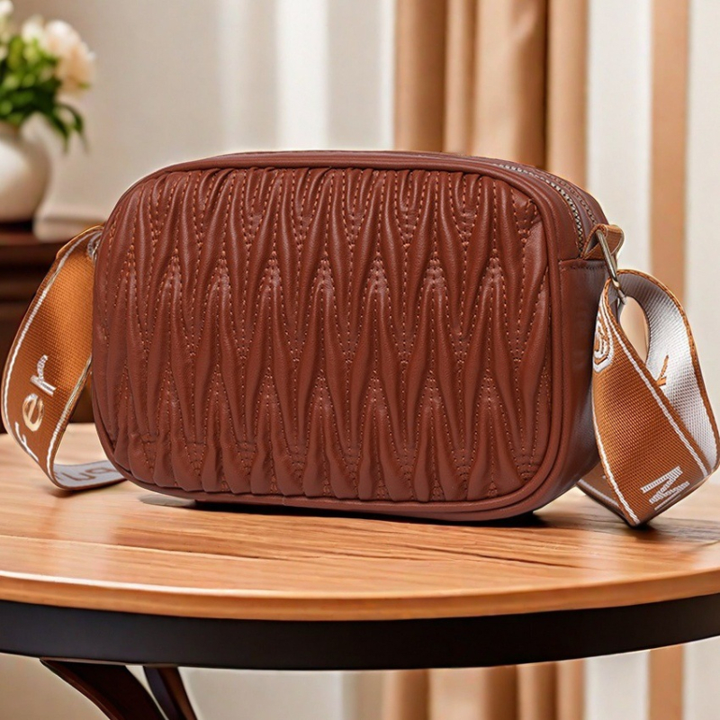 PU materijala torbica preko ramena, gradski stil, kvadratni oblik, zatvaranje na zip, unutarnji džepovi (zip, džep za telefon, ID džep)