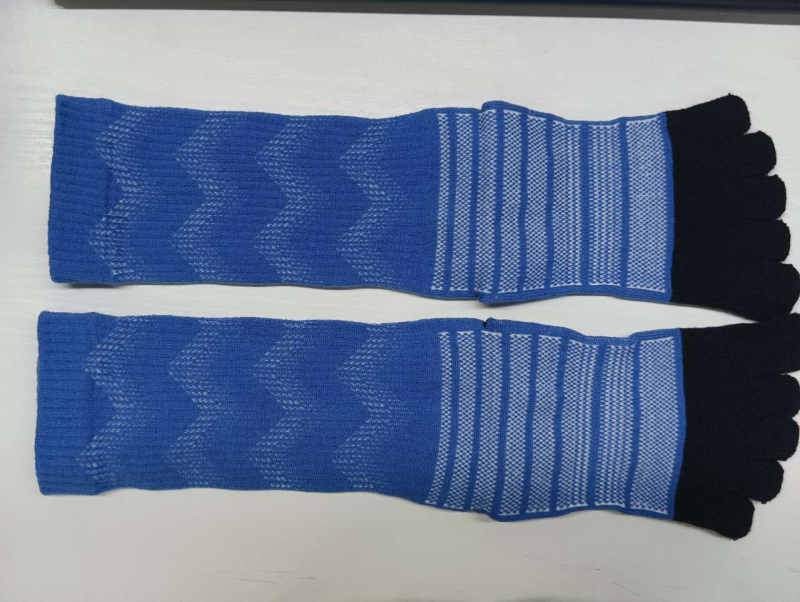 Vunene čarape s pet prstiju, debele, srednje dužine, Unisex (30-50% vuna, visoki tubus, 168 igala)