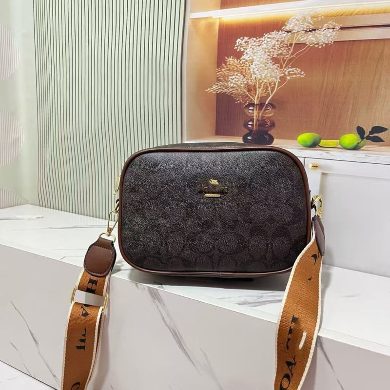 Kamera táska városi egyszerű stílusban, horizontális négyzetes forma, PU anyag, poliészter bélés, cipzáros záródás, belső réteg