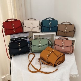 Crossbody torba, mala kvadratna PU koža, vodoravni kvadratni oblik, magnetni zatvarač, unutarnji pretinci: zip pretinac, pretinac za telefon, pretinac za identifikacijsku karticu