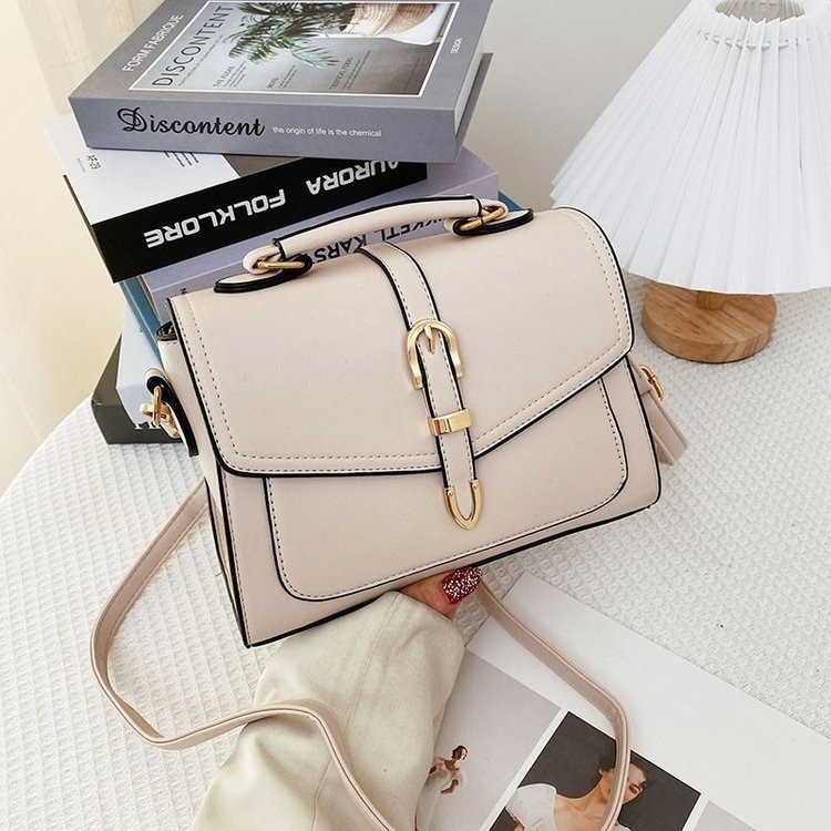 Crossbody torba, mala kvadratna PU koža, vodoravni kvadratni oblik, magnetni zatvarač, unutarnji pretinci: zip pretinac, pretinac za telefon, pretinac za identifikacijsku karticu
