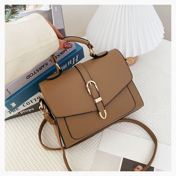 Crossbody torba, mala kvadratna PU koža, vodoravni kvadratni oblik, magnetni zatvarač, unutarnji pretinci: zip pretinac, pretinac za telefon, pretinac za identifikacijsku karticu