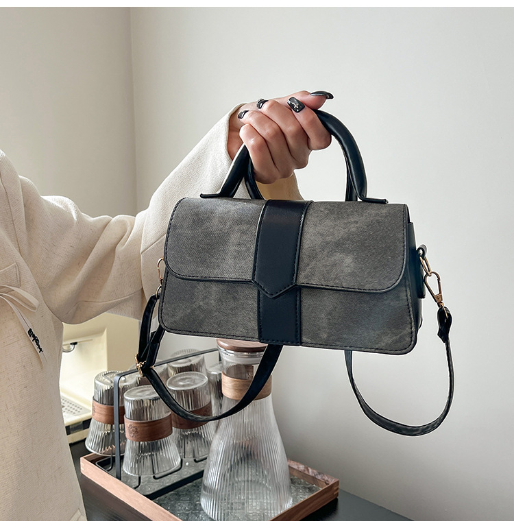 PU crossbody torba, horizontalni kvadratni oblik, otvaranje poklopcem, unutarnja pregrada sa zatvaračem, mekana, dvostruki remeni