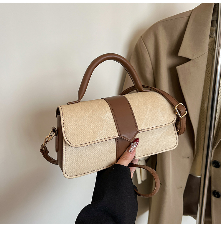 PU crossbody torba, horizontalni kvadratni oblik, otvaranje poklopcem, unutarnja pregrada sa zatvaračem, mekana, dvostruki remeni