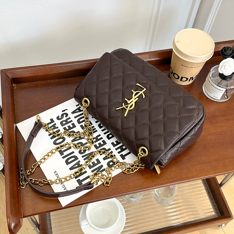 Ženska crossbody torba s dijamantnim šivanjem i lančanim remenom, luksuzan i svestran dizajn