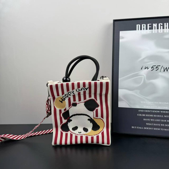 Ženska crossbody torba u kvadratnom bucket stilu s karikaturalnom pletenom džepom za telefon, poliester, magnetsko zatvaranje, unutarnji džepovi sa zatvaračem, džep za telefon i ID