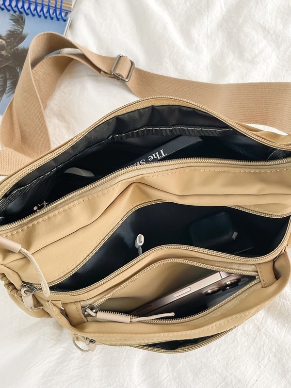 Ženska nylon torbica crossbody, horizontalnog kvadratnog oblika, otvaranje na zip, džep sa zipom, poliester podstava